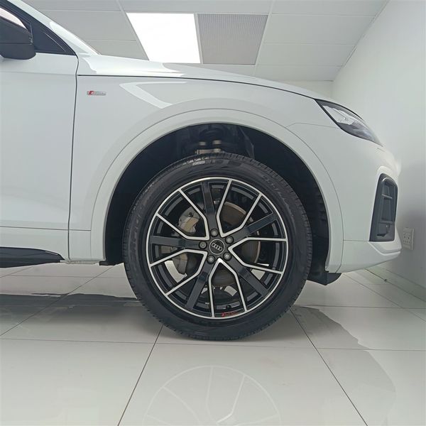 2026-Audi-Q5-Sportback-quattro-Black-Edition-40-TDI image:16