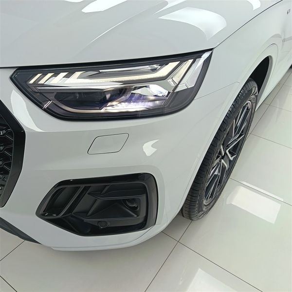 2026-Audi-Q5-Sportback-quattro-Black-Edition-40-TDI image:1