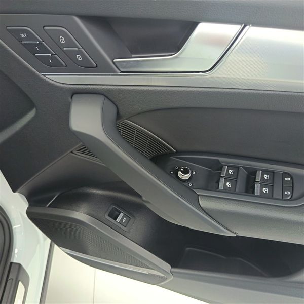 2026-Audi-Q5-Sportback-quattro-Black-Edition-40-TDI image:25