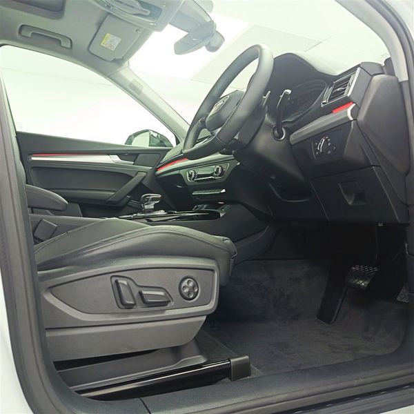 2026-Audi-Q5-Sportback-quattro-Black-Edition-40-TDI image:28