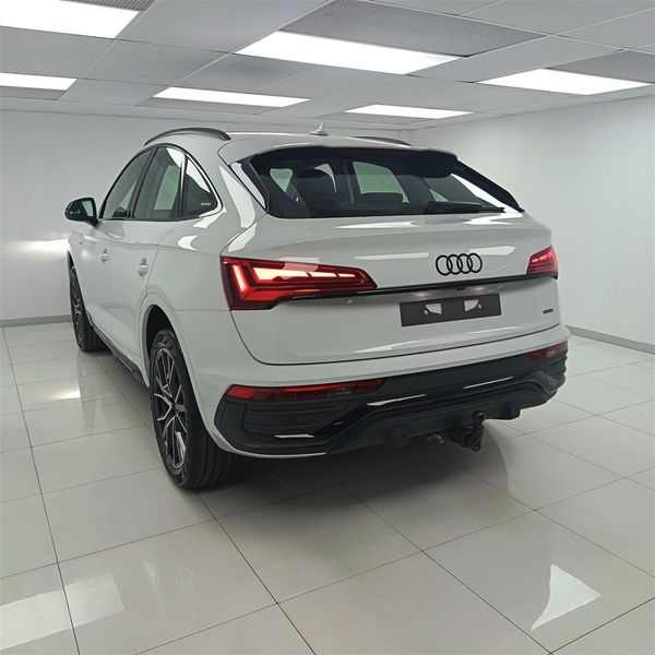 2026-Audi-Q5-Sportback-quattro-Black-Edition-40-TDI image:5