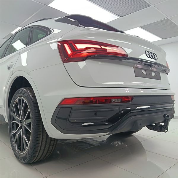 2026-Audi-Q5-Sportback-quattro-Black-Edition-40-TDI image:6