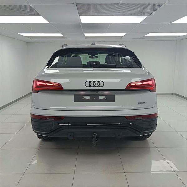 2026-Audi-Q5-Sportback-quattro-Black-Edition-40-TDI image:8