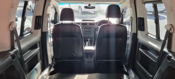 2019-Volkswagen-Caddy-10-TSI-Trendline image:4
