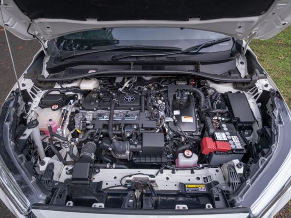 2025-Toyota-Corolla-Cross-18-XS-Hybrid image:11