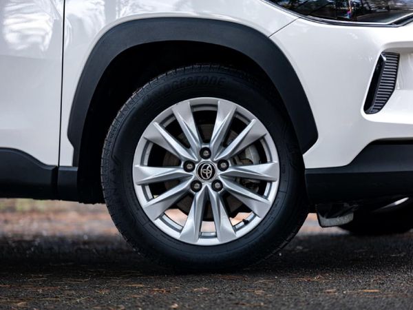 2025-Toyota-Corolla-Cross-18-XS-Hybrid image:12