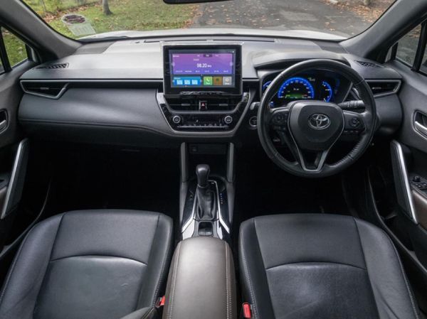 2025-Toyota-Corolla-Cross-18-XS-Hybrid image:13