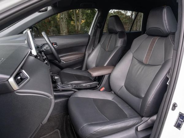 2025-Toyota-Corolla-Cross-18-XS-Hybrid image:15