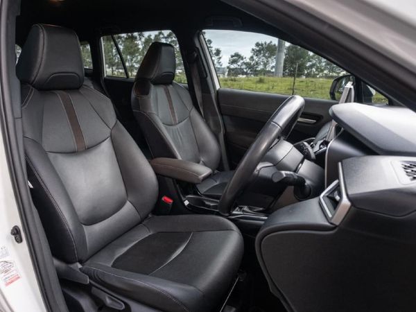 2025-Toyota-Corolla-Cross-18-XS-Hybrid image:16
