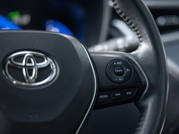2025-Toyota-Corolla-Cross-18-XS-Hybrid image:20