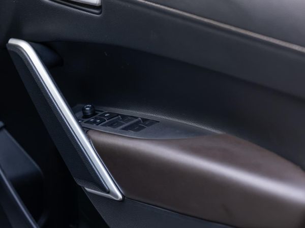 2025-Toyota-Corolla-Cross-18-XS-Hybrid image:25