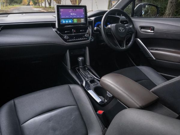 2025-Toyota-Corolla-Cross-18-XS-Hybrid image:26