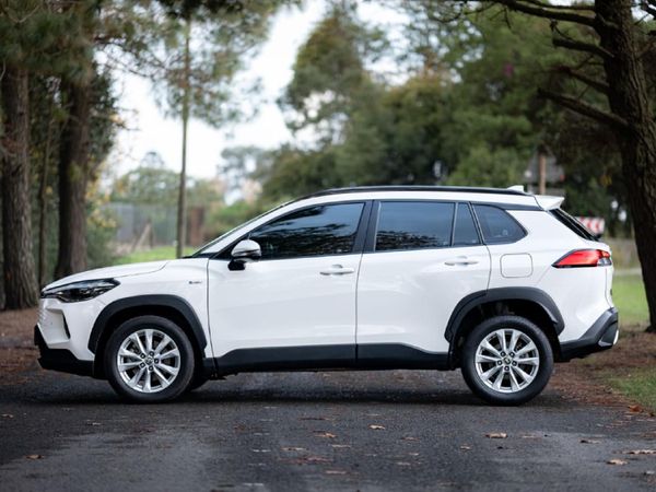 2025-Toyota-Corolla-Cross-18-XS-Hybrid image:5