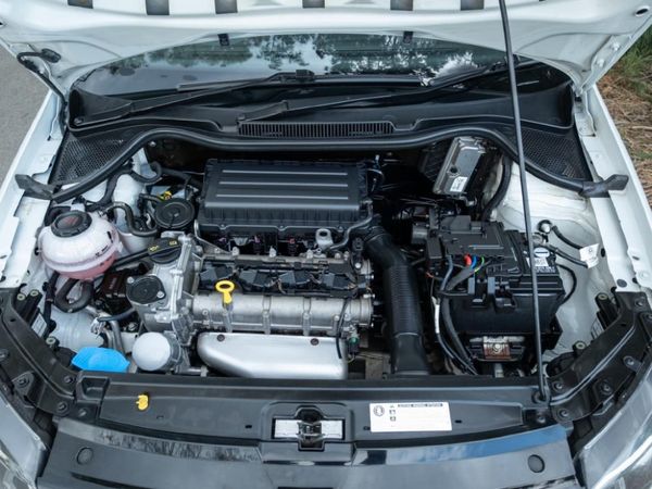 2022-Volkswagen-Polo-Vivo-16-Maxx-5-dr image:11