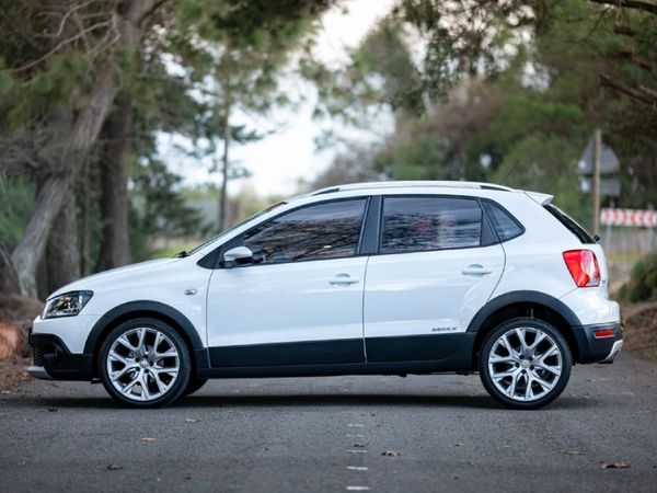 2022-Volkswagen-Polo-Vivo-16-Maxx-5-dr image:5