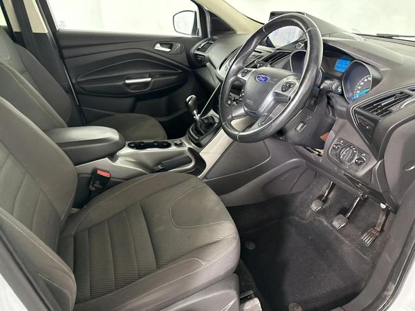 2014-Ford-Kuga-16-EcoBoost-Ambiente image:9