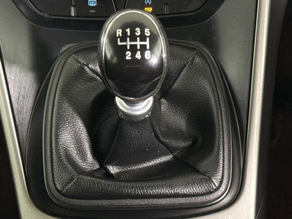2014-Ford-Kuga-16-EcoBoost-Ambiente image:10