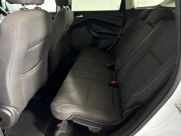 2014-Ford-Kuga-16-EcoBoost-Ambiente image:3
