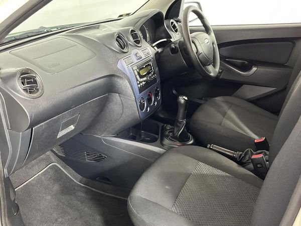 2016-Ford-Figo-14-TDCi-Ambiente image:8