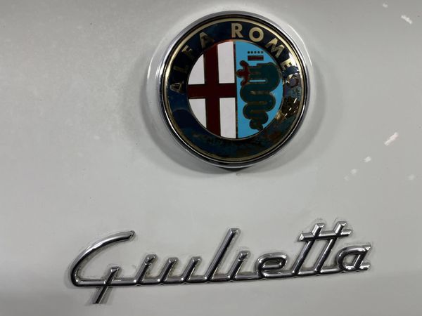 2013-Alfa-Romeo-Giulietta-18T-Quadrifoglio-Verde image:11