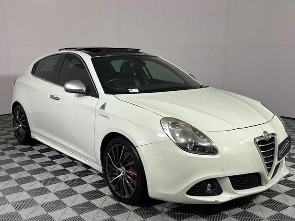 2013-Alfa-Romeo-Giulietta-18T-Quadrifoglio-Verde image:17