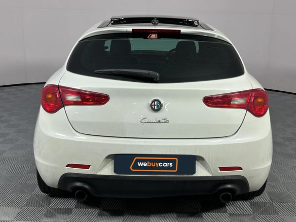 2013-Alfa-Romeo-Giulietta-18T-Quadrifoglio-Verde image:19