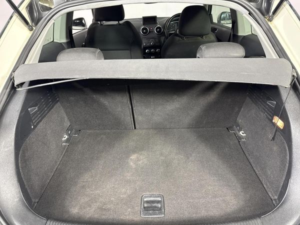 2012-Audi-A1-16-TDI-Ambition image:11