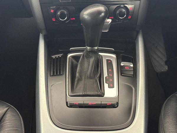 2012-Audi-Q5-20-TFSI-quattro-Auto image:10