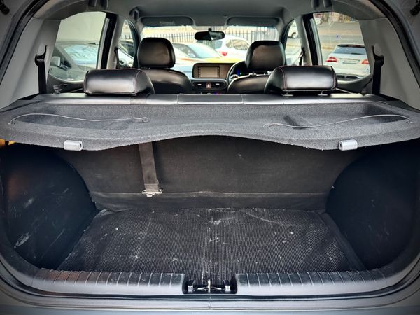 2022-Hyundai-Grand-i10-10-Motion image:15