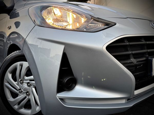 2022-Hyundai-Grand-i10-10-Motion image:17