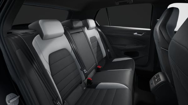 2026-Volkswagen-Golf-14-TSI-R-Line-Auto-110kw image:10