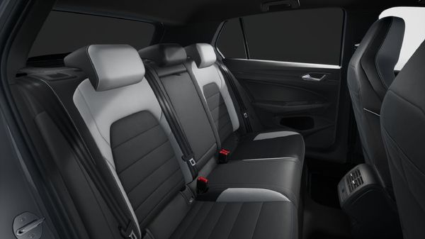 2026-Volkswagen-Golf-14-TSI-R-Line-Auto-110kw image:10
