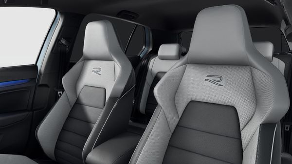 2026-Volkswagen-Golf-14-TSI-R-Line-Auto-110kw image:9
