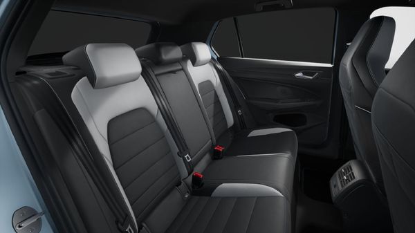 2026-Volkswagen-Golf-14-TSI-R-Line-Auto-110kw image:10