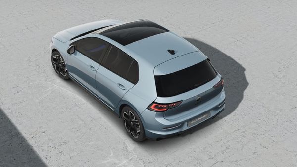 2026-Volkswagen-Golf-14-TSI-R-Line-Auto-110kw image:3