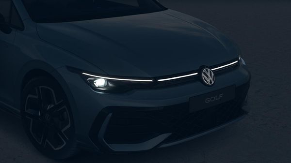 2026-Volkswagen-Golf-14-TSI-R-Line-Auto-110kw image:6