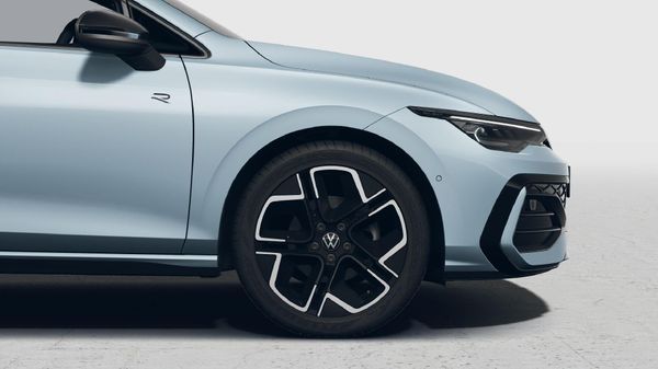 2026-Volkswagen-Golf-14-TSI-R-Line-Auto-110kw image:7