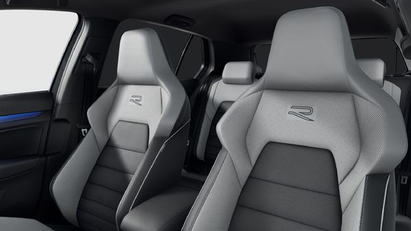 2026-Volkswagen-Golf-14-TSI-R-Line-Auto-110kw image:9