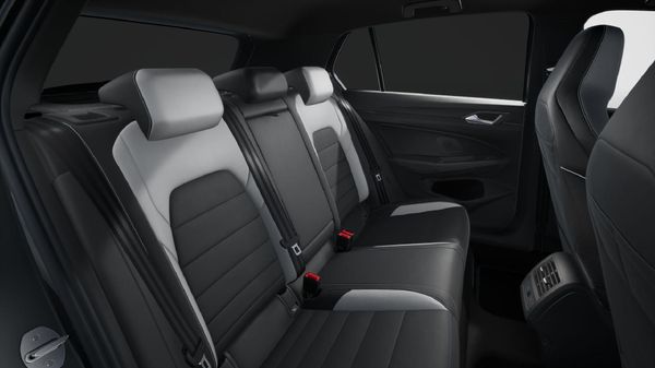 2026-Volkswagen-Golf-14-TSI-R-Line-Auto-110kw image:10
