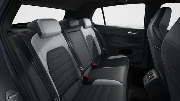 2026-Volkswagen-Golf-14-TSI-R-Line-Auto-110kw image:10