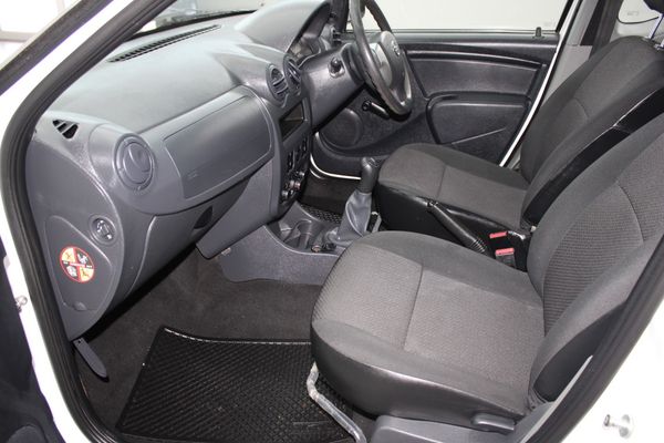 2024-Nissan-NP200-16-AC-Safety-Pack image:6
