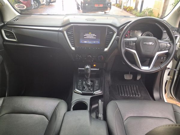 2023-Isuzu-D-Max-19-DDI-HR-LS-Auto-Extended-Cab image:12