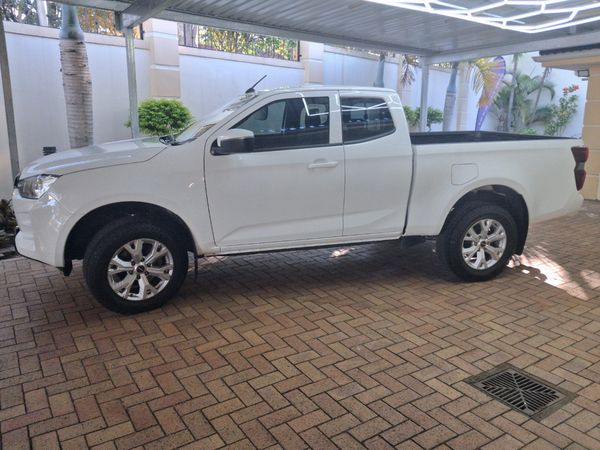 2023-Isuzu-D-Max-19-DDI-HR-LS-Auto-Extended-Cab image:3