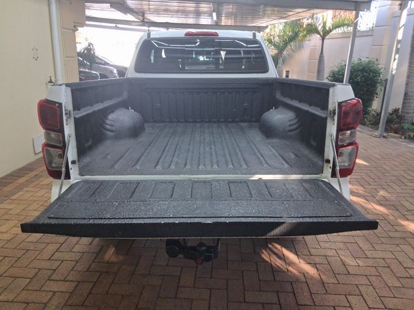 2023-Isuzu-D-Max-19-DDI-HR-LS-Auto-Extended-Cab image:7
