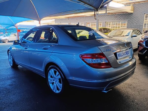 2011-Mercedes-Benz-C-Class-C-200-CGI-BE-Avantgarde-Auto image:4