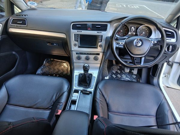 2016-Volkswagen-Golf-VII-14-TSI image:9