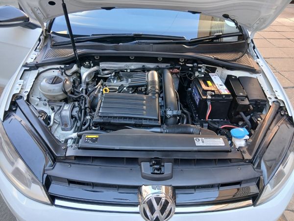 2016-Volkswagen-Golf-VII-14-TSI image:14