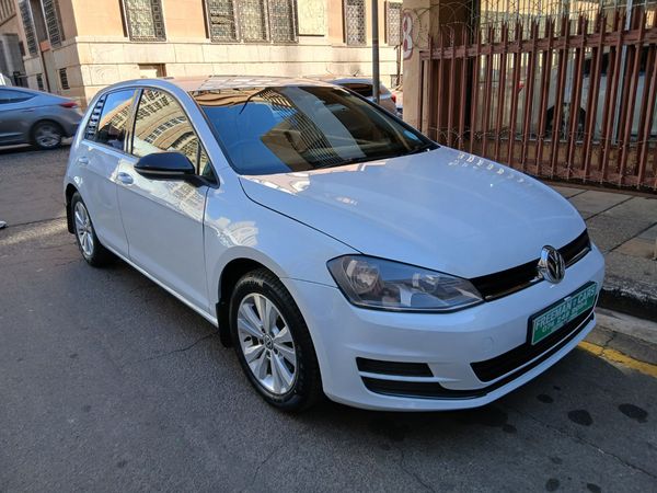 2016-Volkswagen-Golf-VII-14-TSI image:1