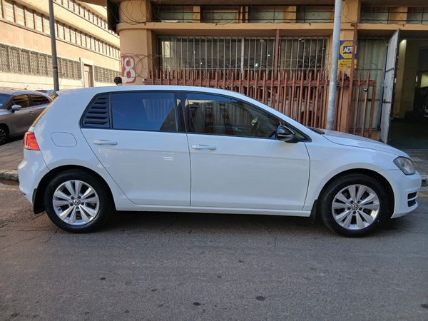 2016-Volkswagen-Golf-VII-14-TSI image:7