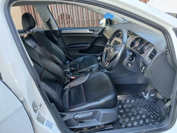 2016-Volkswagen-Golf-VII-14-TSI image:8